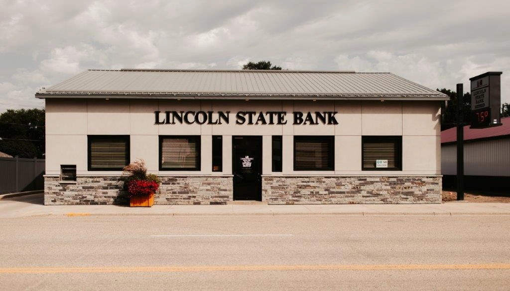 exterior view of a Lincoln State Bank branch location